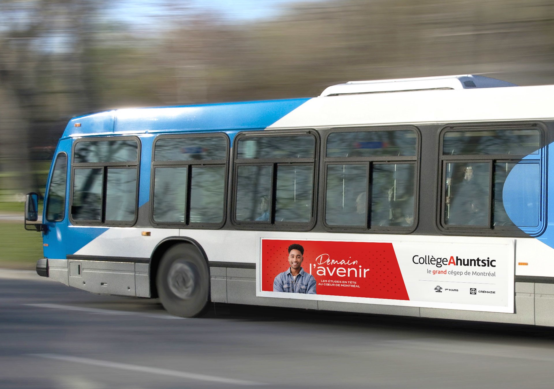 Autobus - Campagne Publicitaire - Demain l'avenir - Collège Ahuntsic